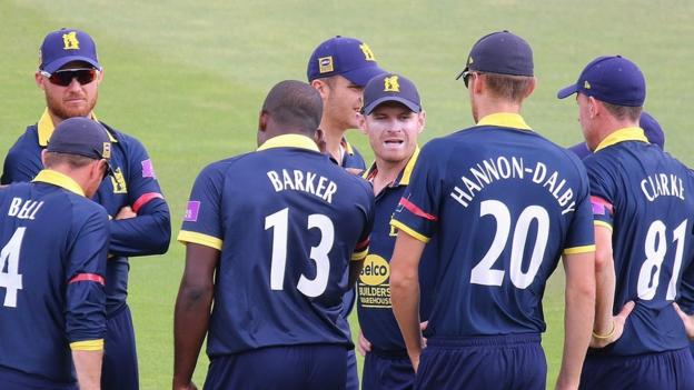 One-Day Cup: Warwickshire's Rikki Clarke bowls Bears to win over Worcestershire