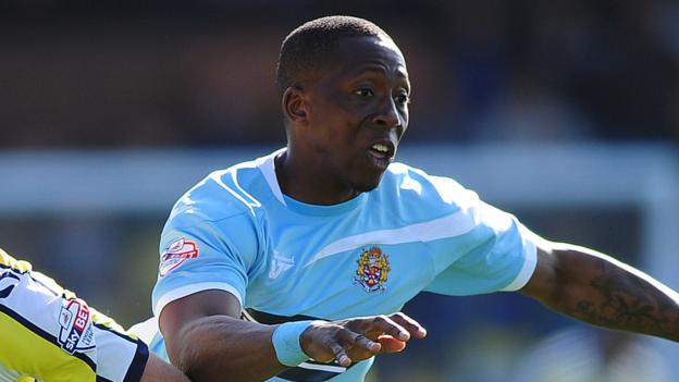Chris Dickson: Sutton United sign former Ghana striker