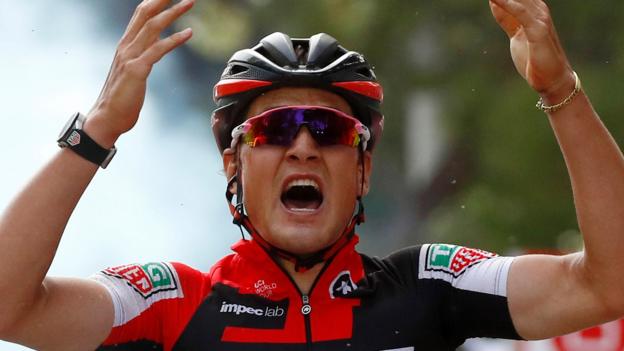 Giro d'Italia 2017: Silvan Dillier pips Jasper Stuyven to stage victory