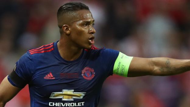 Antonio Valencia: Manchester United full-back signs one-year contract extension