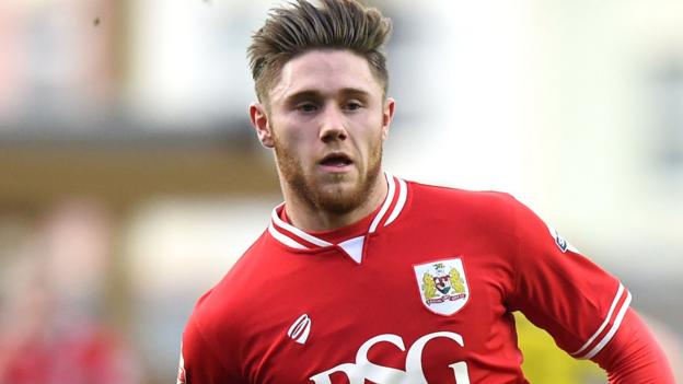 Fleetwood sign striker Burns on loan