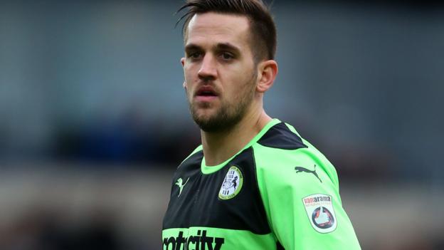 Darren Carter: Solihull sign ex-Birmingham City and West Brom midfielder