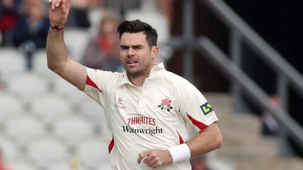 Anderson signs new Lancashire deal