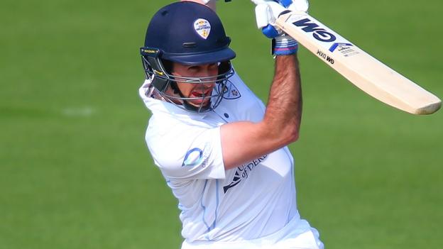 Rain saves Notts against Derbyshire
