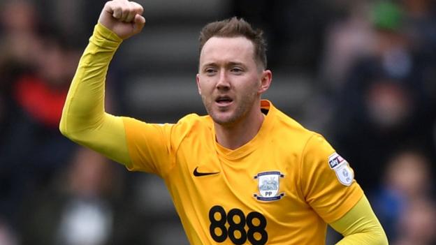 Aiden McGeady: Sunderland set to sign Everton winger