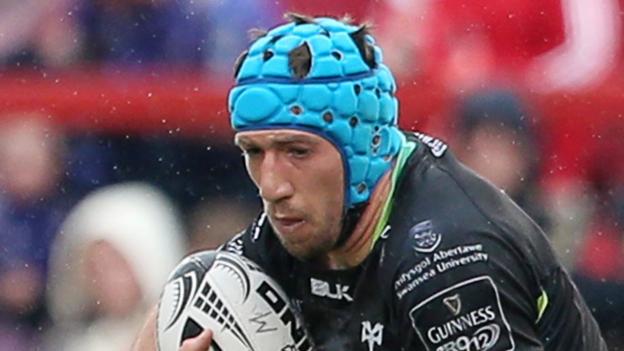 Justin Tipuric wins Welsh Rugby Writers' Association award