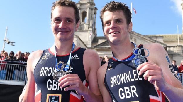 World Triathlon Series: Alistair & Jonathan Brownlee salute home crowd in Leeds