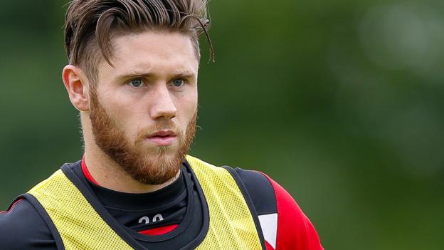 Wes Burns: Fleetwood Town sign Bristol City striker