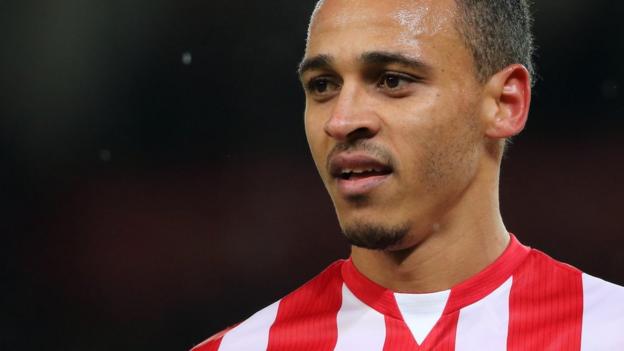 Peter Odemwingie: Ex-Stoke and West Brom striker training with Bolton Wanderers - BBC News
