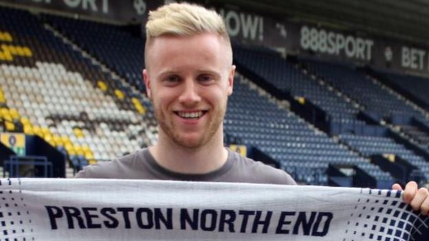 Preston North End sign Kevin O'Connor and Tom Barkhuizen extends contract