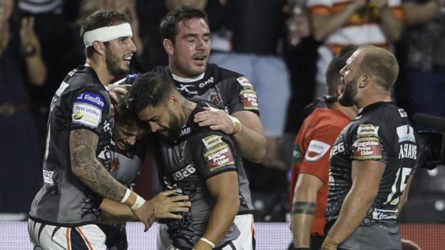 Super League leaders Hull beaten by Castleford