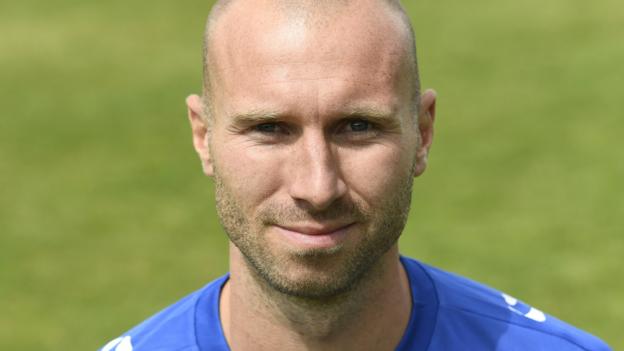 Russell Penn: Gateshead sign Carlisle United midfielder - BBC Sport - BBC News