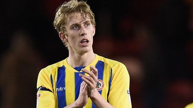 Harvey Rodgers: Fleetwood Town sign Hull City defender