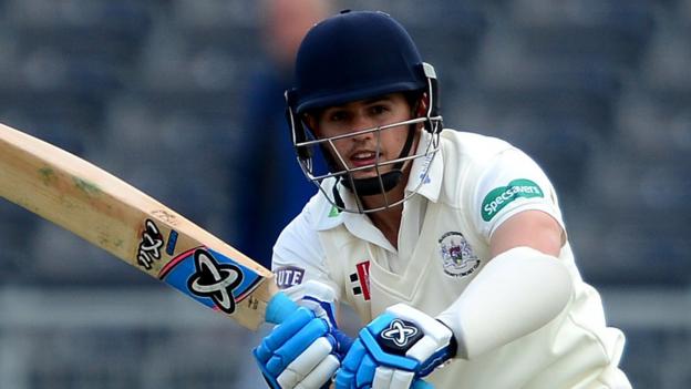 Gloucestershire v Nottinghamshire: Hosts bat out the day to secure draw