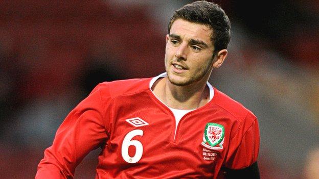Mansfield sign Alfei and Baxendale