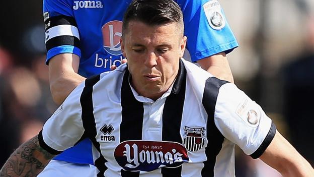 Accrington sign midfielder Brown
