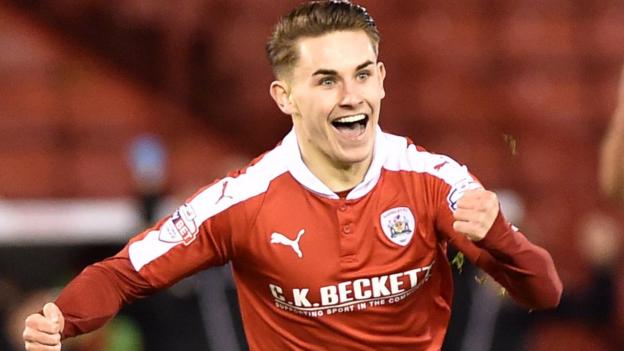 Matty Templeton: Barnsley player joins North Ferriby United on loan for season - BBC News
