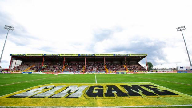 Million Pound Game: RFL to investigate crowd trouble between Hull KR-Salford