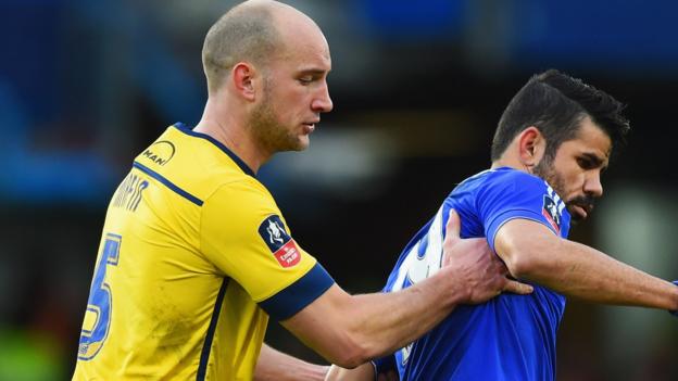 Mansfield Town sign David Mirfin & Johnny Hunt on free transfers