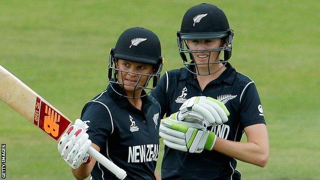 New Zealand's Suzie Bates and Amy Satterthwaite