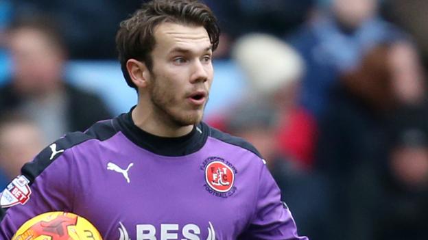 Preston sign Fleetwood's Maxwell