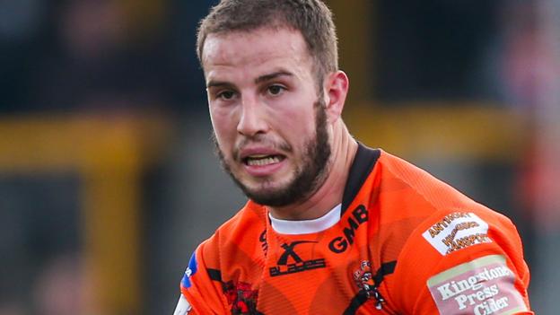 Ben Crooks: Leigh Centurions sign Castleford Tigers centre on loan