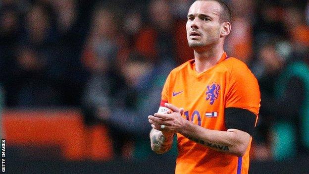 Johan Cruyff tribute during Netherlands v France