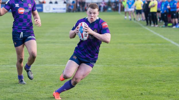 Super League: Wakefield Trinity 10-16 Wigan Warriors