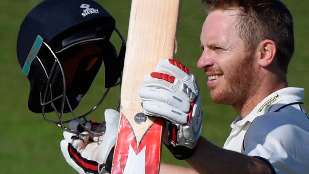 County Championship: Ian Westwood's century puts Warwickshire in box seat