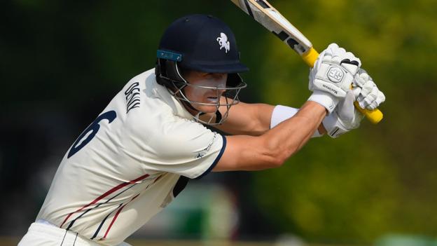 Worcestershire v Kent: Joe Denly hits career-best double century as hosts face stiff target