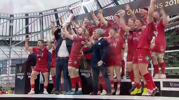 Scarlets celebrate Pro12 final win over Munster