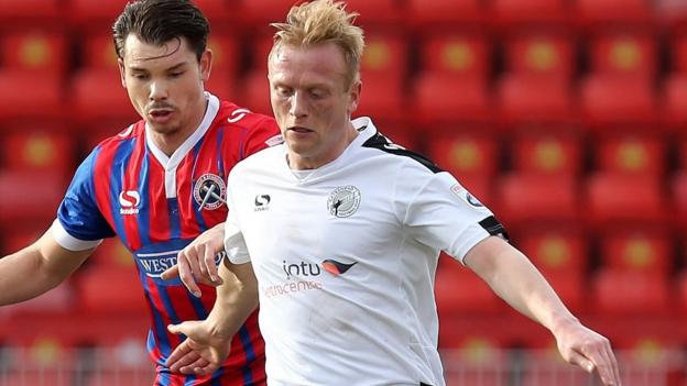 Wrexham 0-2 Gateshead - BBC Sport
