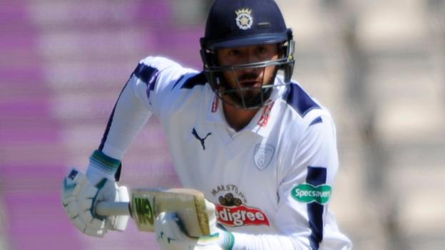 Rain halts Lancashire victory bid