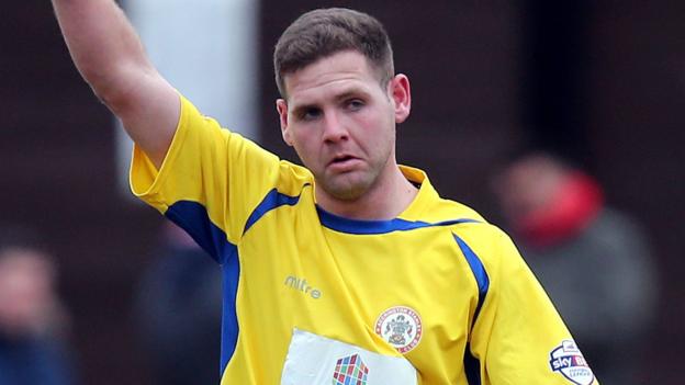 Accrington striker Kee agrees new deal