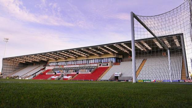 Morecambe sign midfielder McKnight