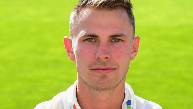 Tom Fell: Worcestershire batsman signs two-year contract extension