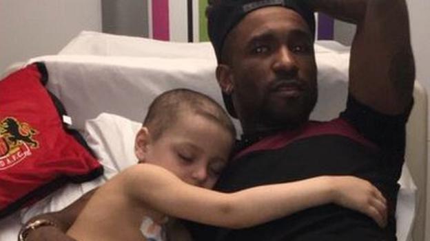 Bradley Lowery: Sunderland players visit terminally ill boy in hospital