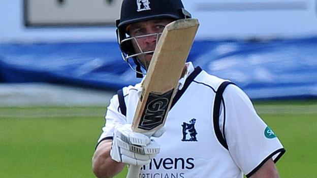 County Championship: Jonathan Trott ton cannot prevent follow-on against Hampshire