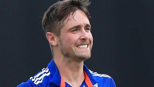 Woakes takes 3-6 as RCB all out for 49