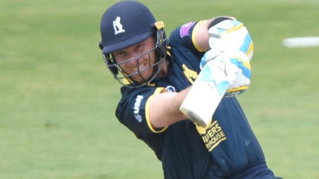 One-Day Cup: Yorkshire qualify for knockout stages despite defeat by Warwickshire