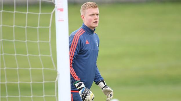 Tim Erlandsson: Barrow sign Nottingham Forest's Swedish goalkeeper on loan