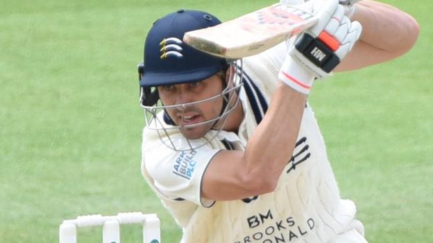 Warwickshire v Middlesex: Bears denied first win of season in thrilling finale