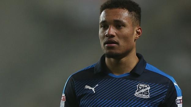 Jermaine Hylton: Solihull Moors sign former Swindon Town striker