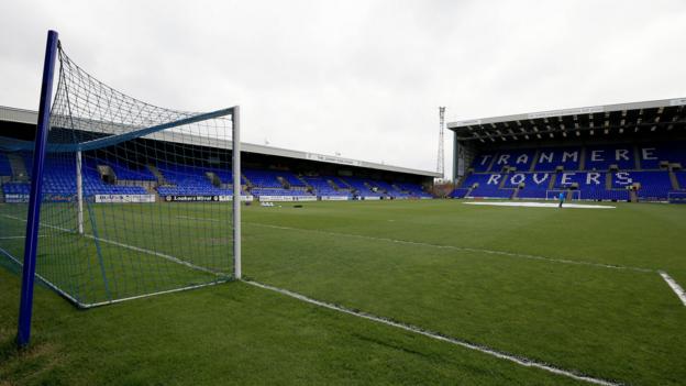 Elliot Rokka: Tranmere Rovers sign winger from Radcliffe Borough