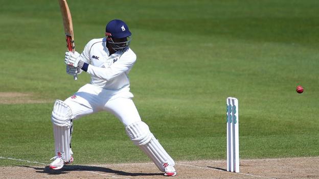 County Championship: Warwickshire's tail wags again after early Lancs breakthrough