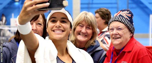 Heather Watson with GB supporters