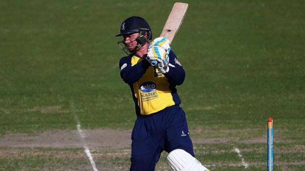 Bell targeting T20 century for Bears