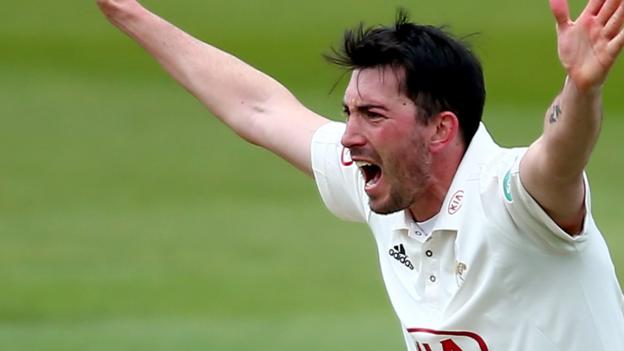 Mark Footitt: Nottinghamshire sign Surrey bowler until 2019