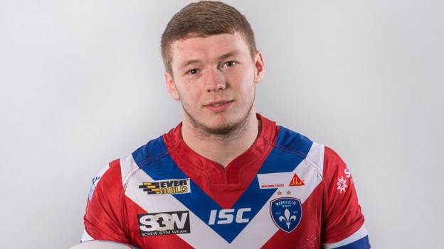 James Batchelor: Wakefield Trinity back-rower signs five-year deal - BBC News