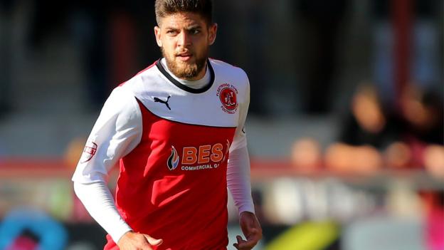Danny Andrew: Grimsby Town sign Fleetwood Town full-back on one-year deal